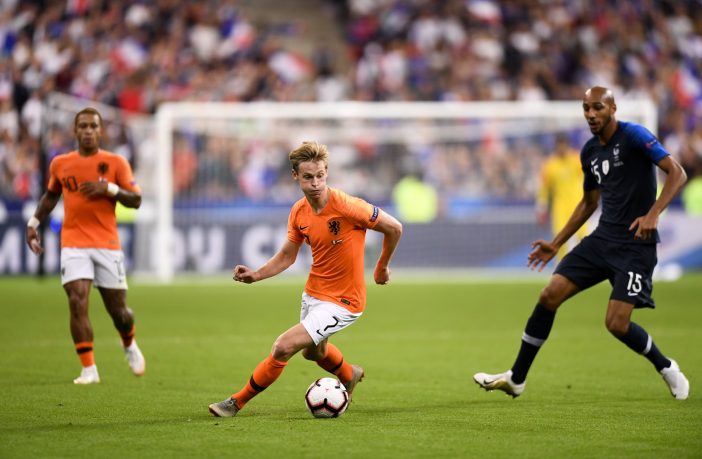 De leeuw moet klauwen tonen