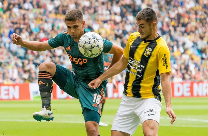 Ajax tussen zorg en hoop