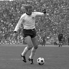 GÜNTER NETZER: DE EEUWIG JONGE DUITSE REBEL AM BALL WORDT 75 – RW